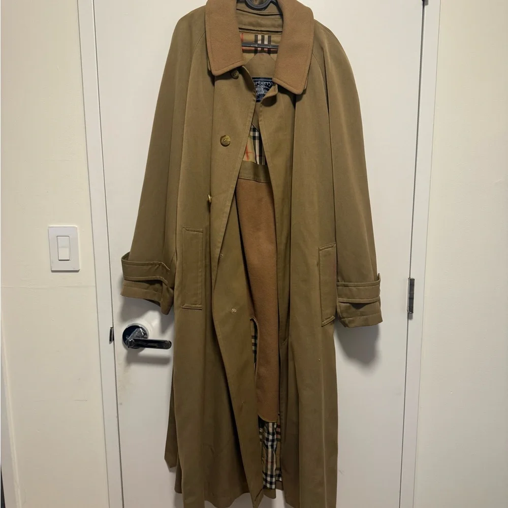 Men's Burberry Tan Trench Coat in Wool - Picture 2 of 9